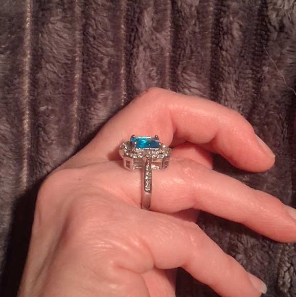 🐎NEW! Blue Topaz Halo Ring Sz 6 - Picture 3 of 4